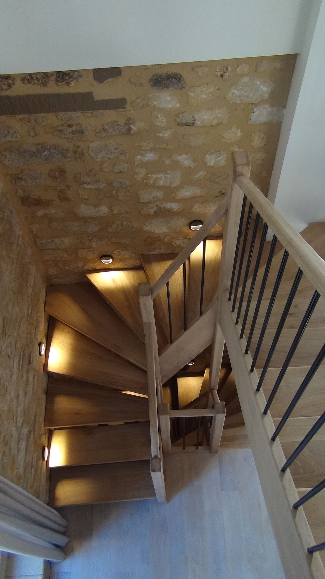 Intérieur maison individuelle - escalier en bois