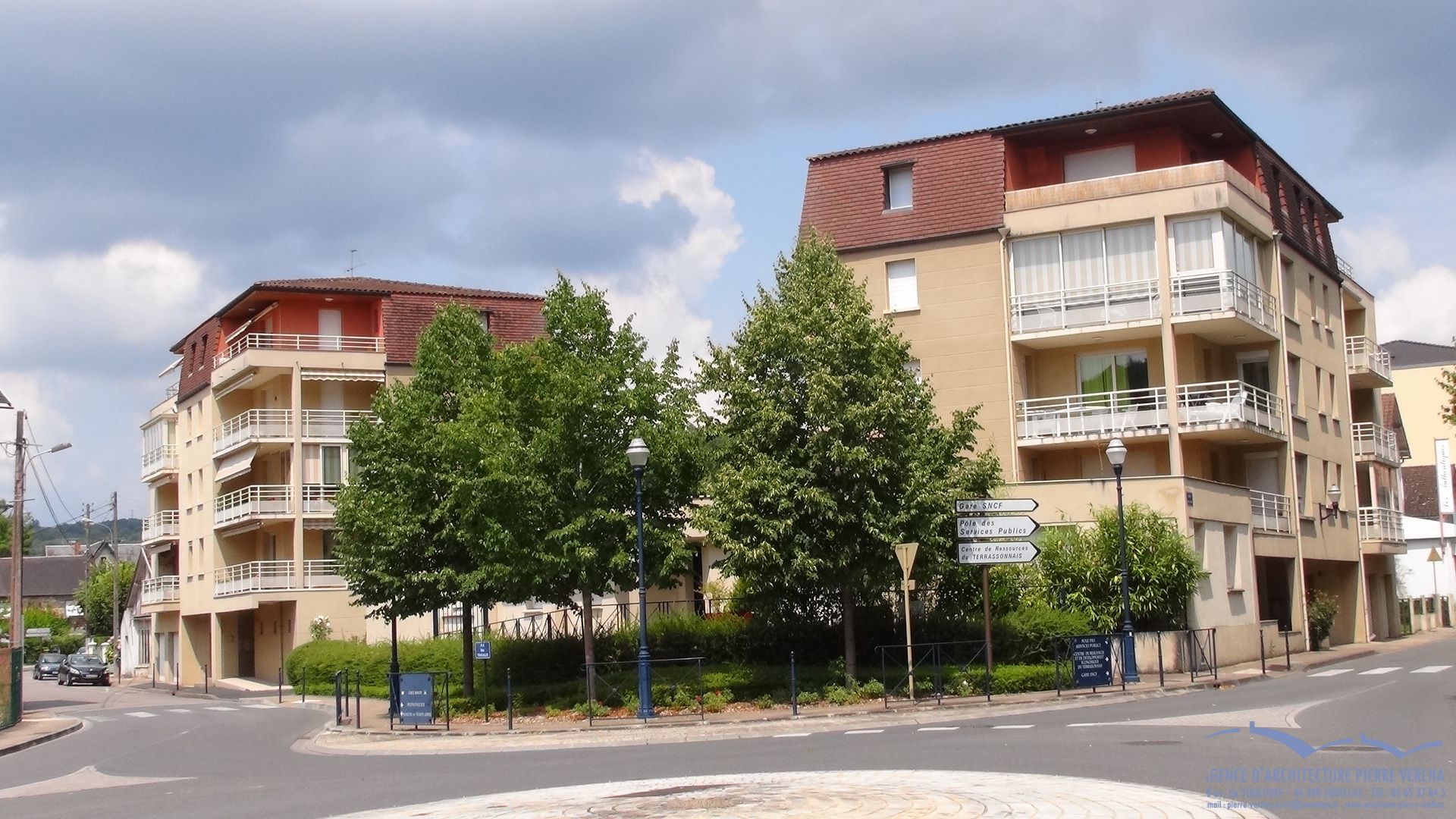 Deux immeubles de logement