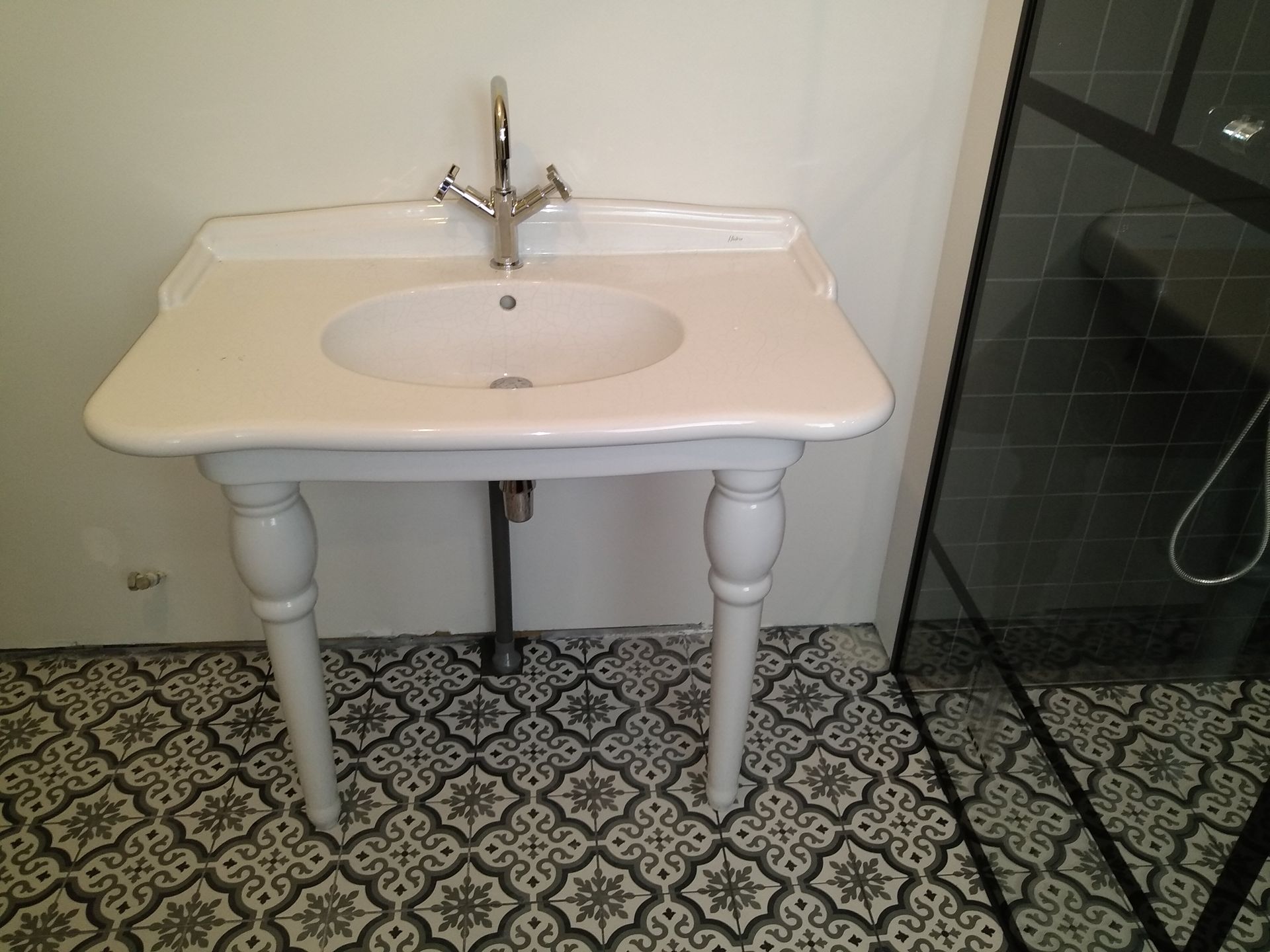 Meuble vasque ancien mais rénové