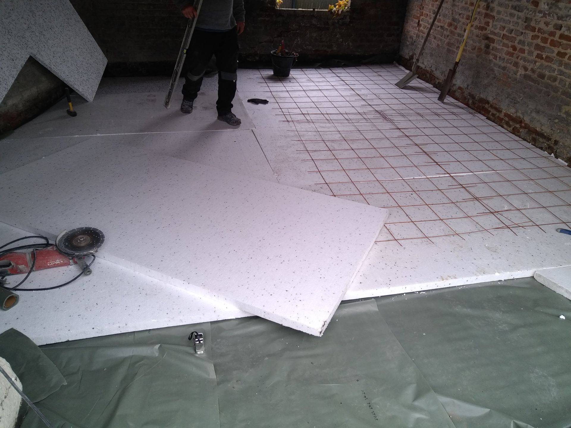 Pose d'isolation au sol