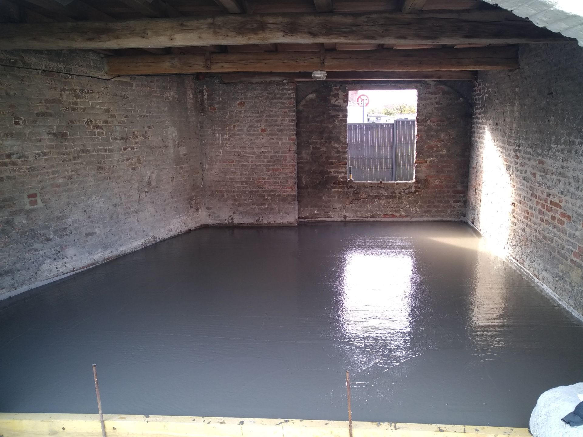 Chape de béton en cours de séchage