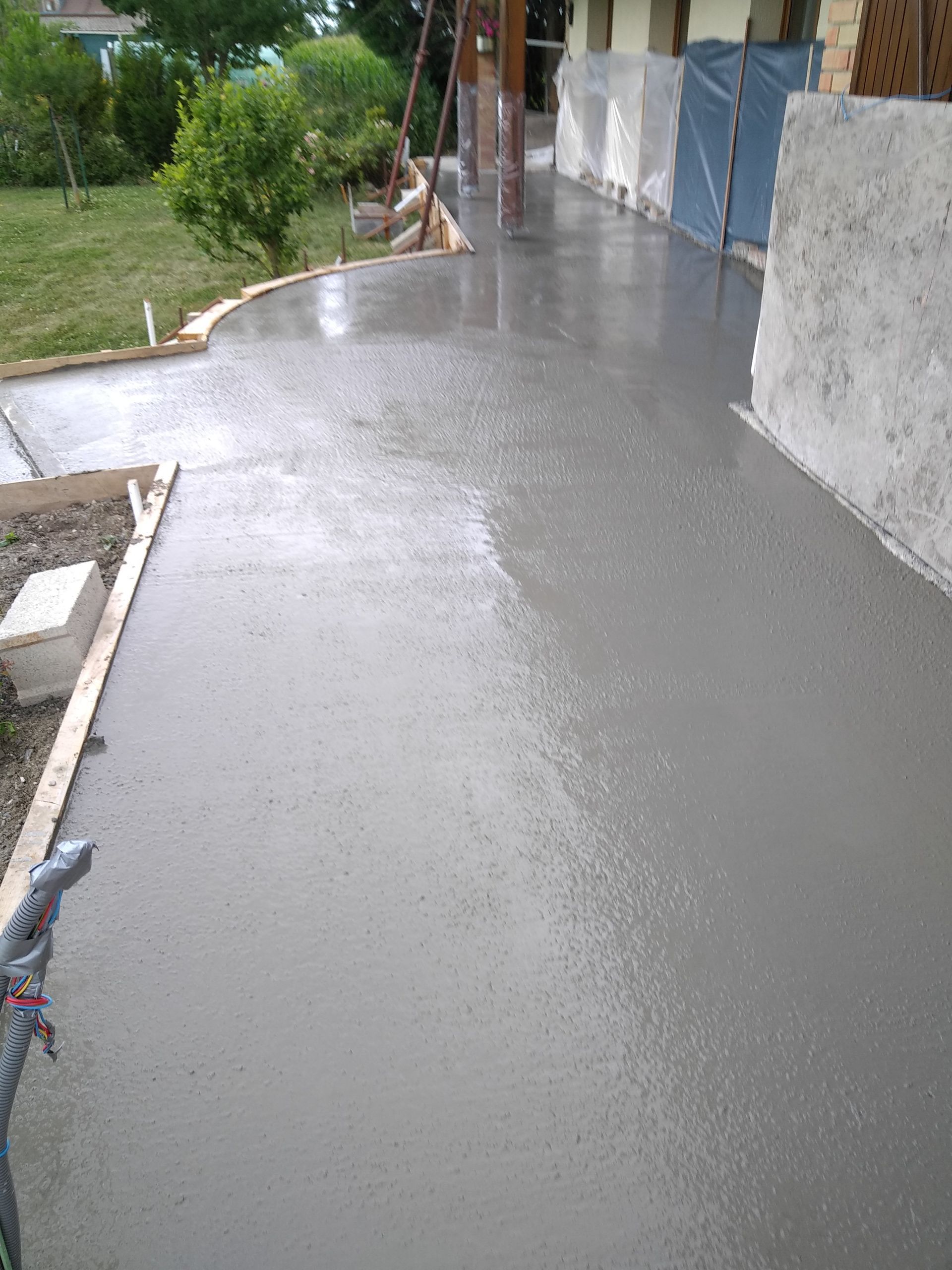 Chape de béton lissée en cours de séchage
