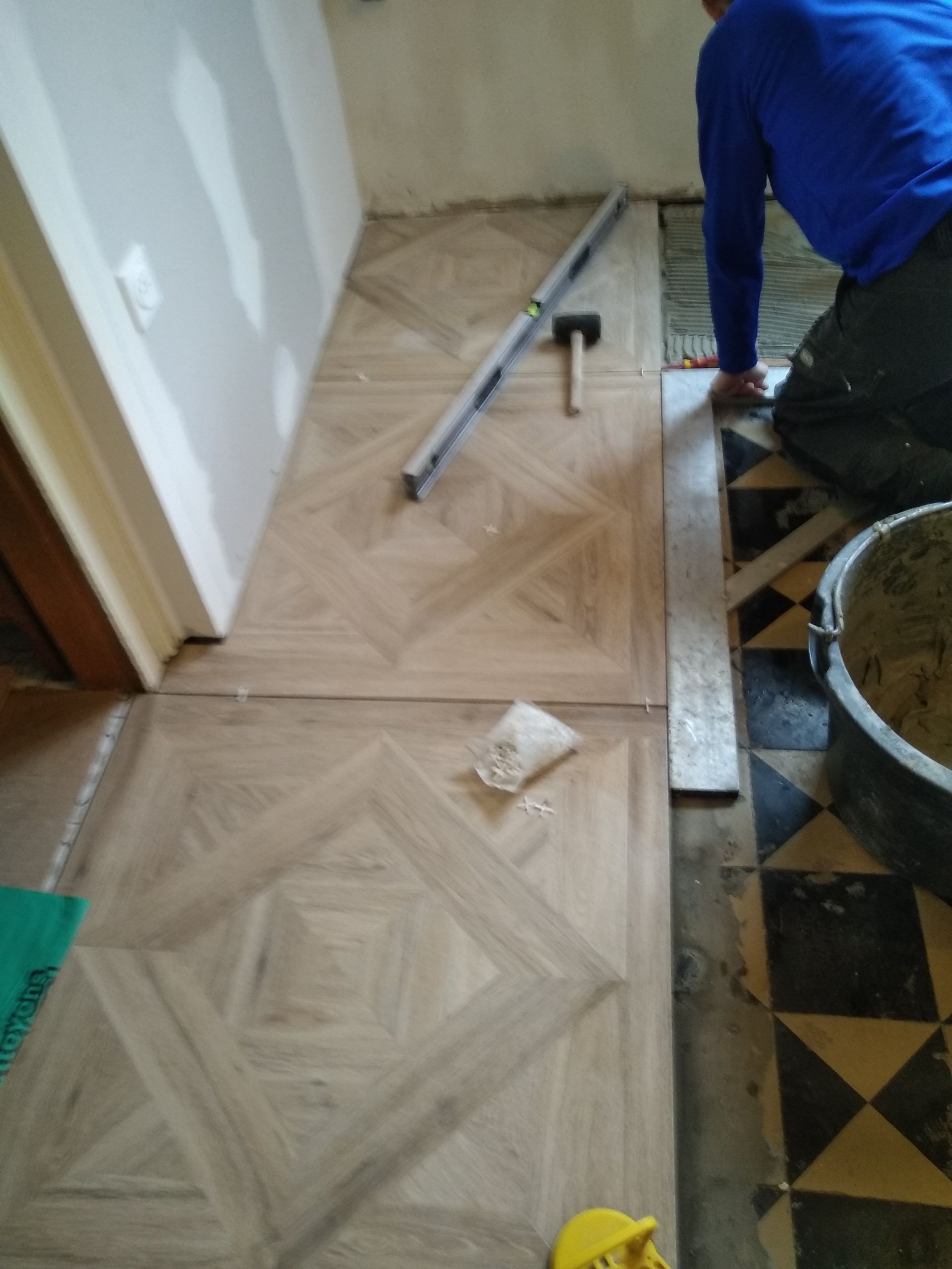 Pose d'un parquet à motif