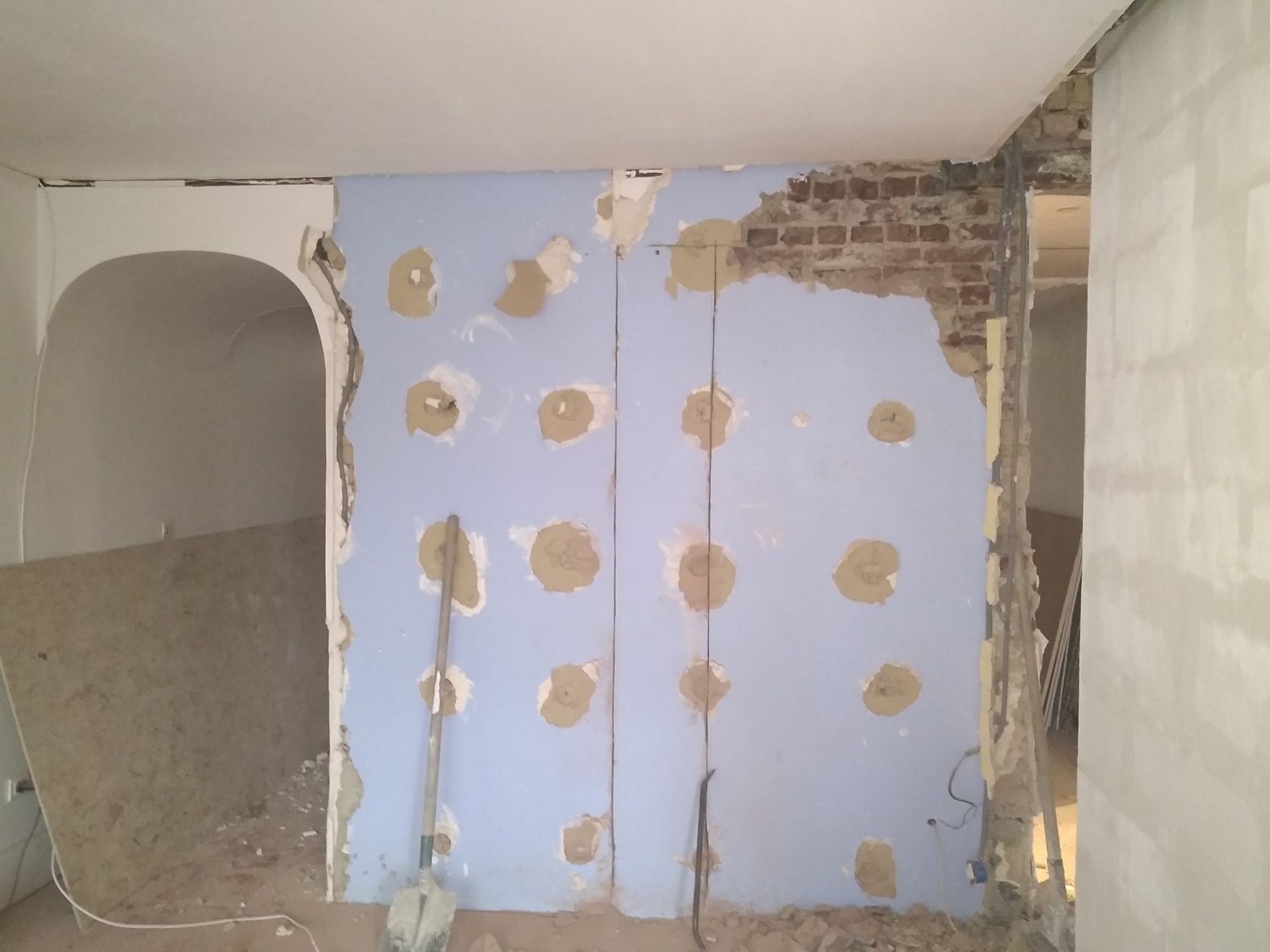 Chantier en cours à l'intérieur d'une maison