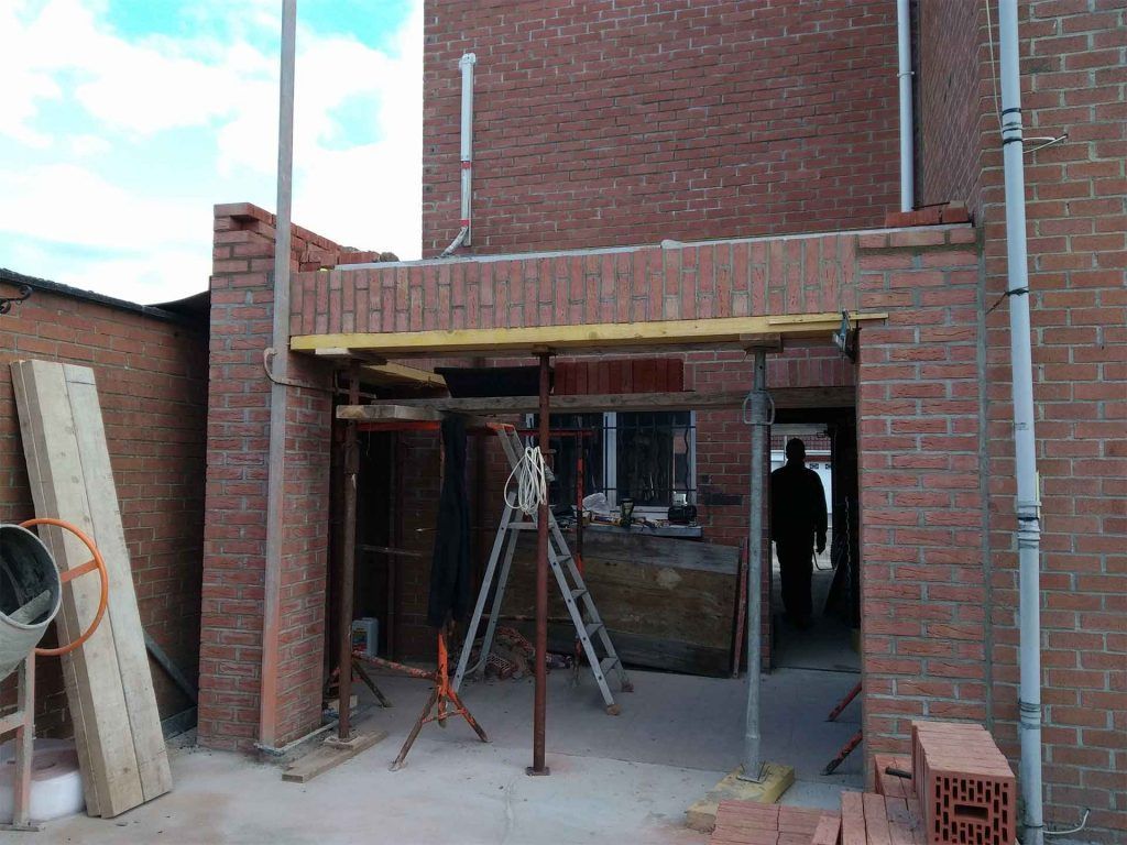 Garage en briques rouges