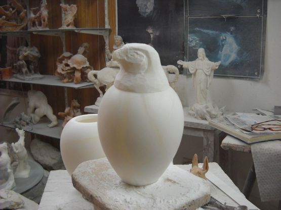 Pet urn Ashes jar Falcon Urns Switzerland US America UK worldwide
