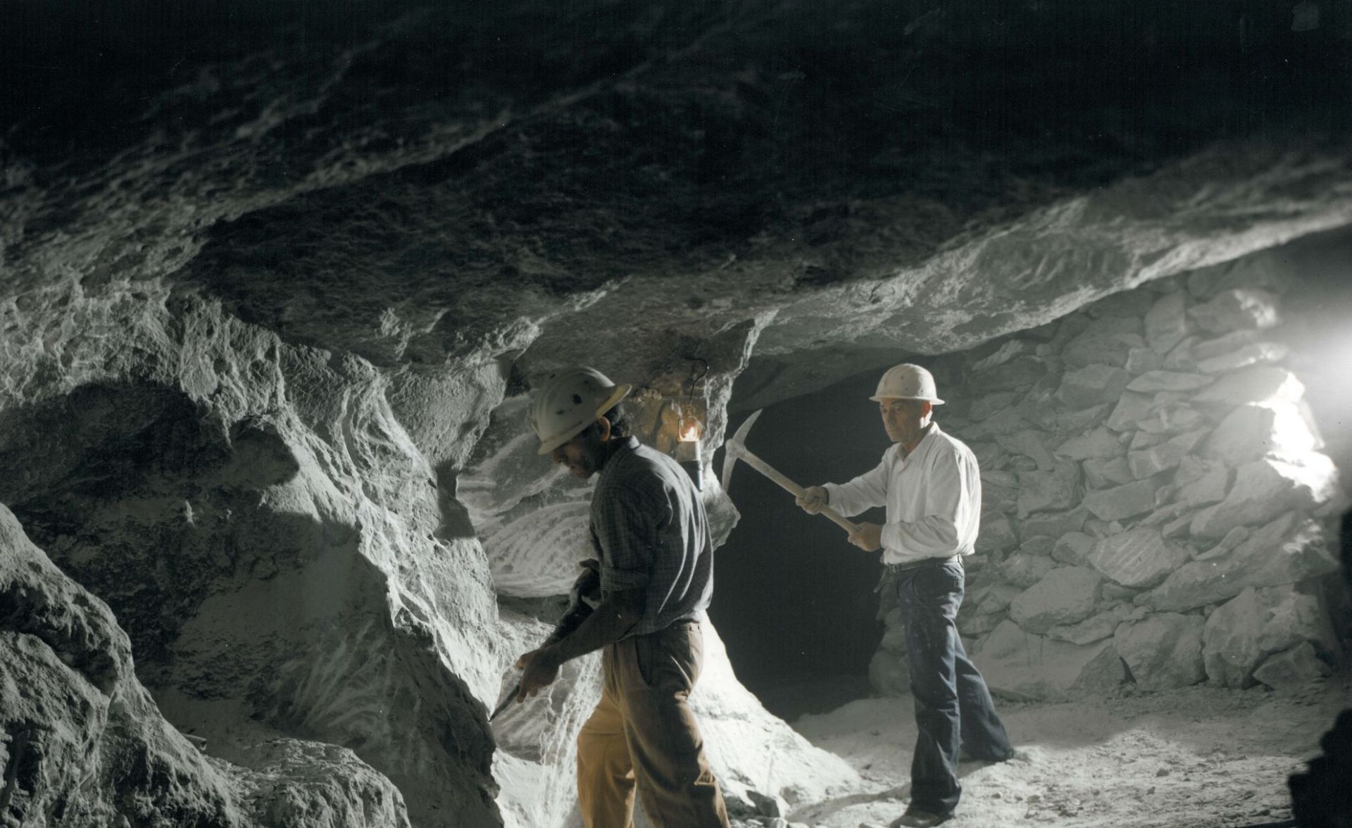 Stollen Kanope Haustierurne Schweiz Toskana weltweit