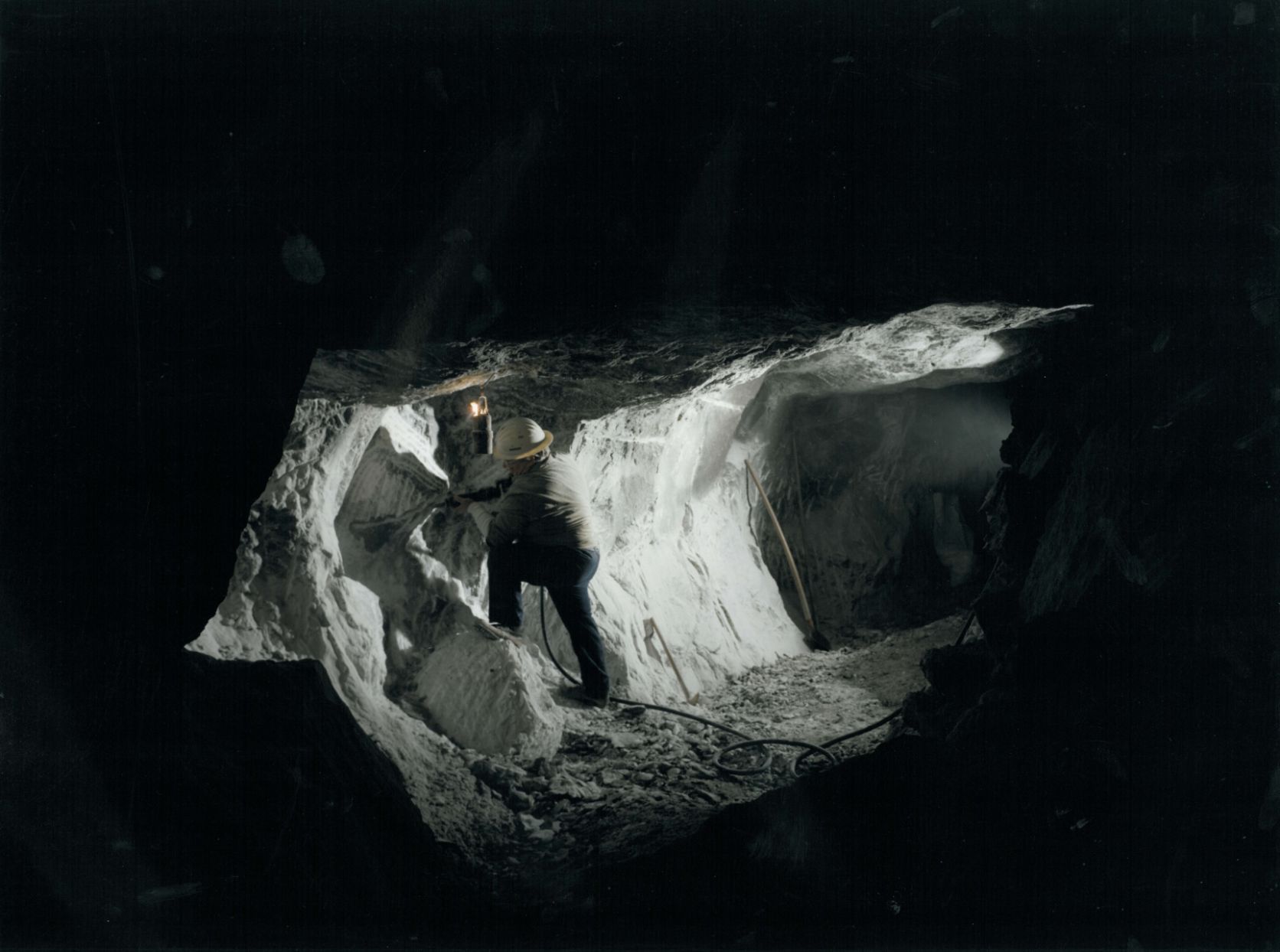 Stollen Kanope Haustierurne Schweiz Toskana weltweit