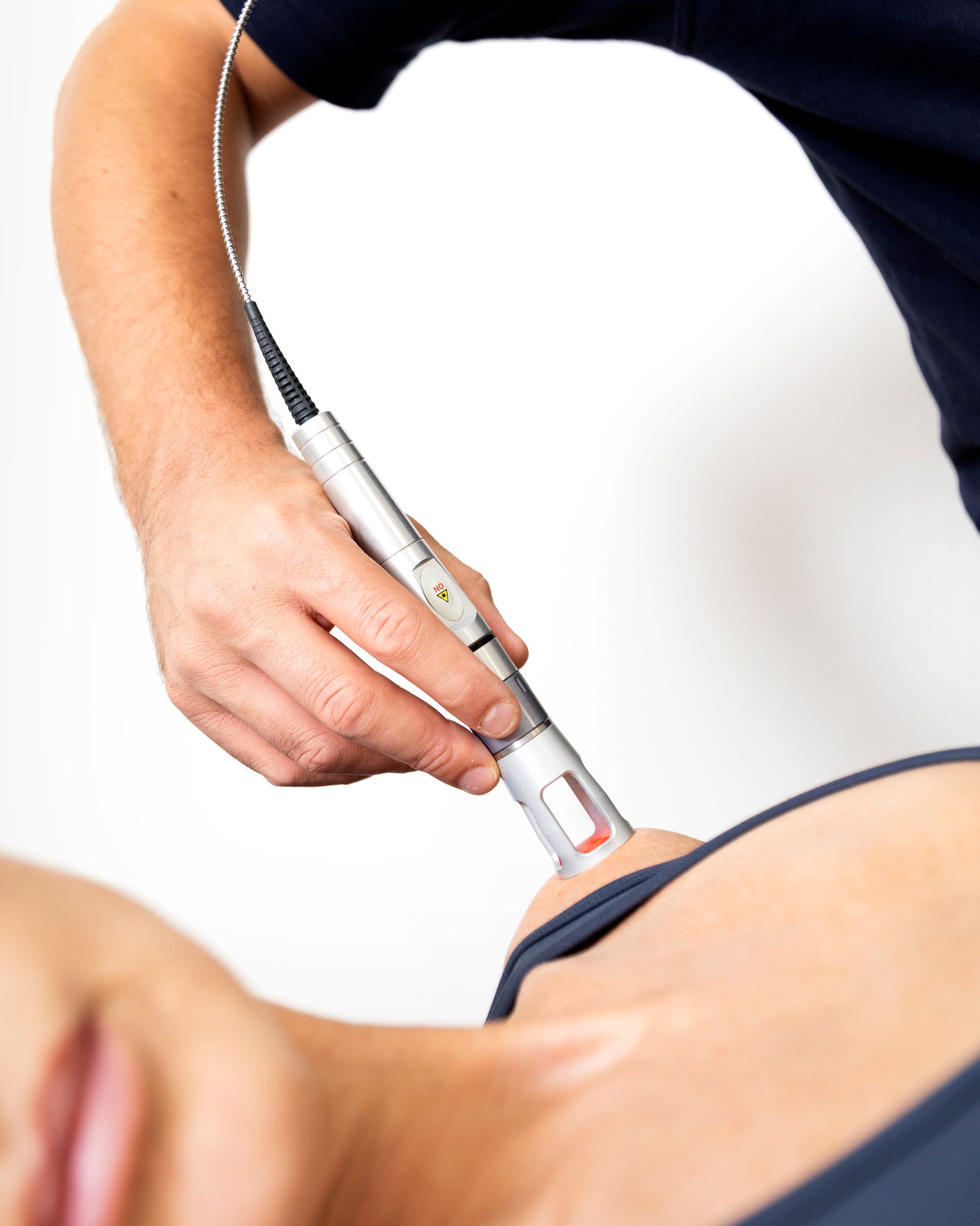 Persona sottoposta a trattamento laser sul collo.