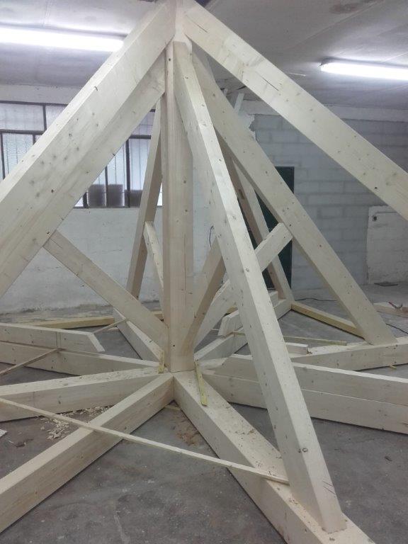 taille charpente en atelier  LUX