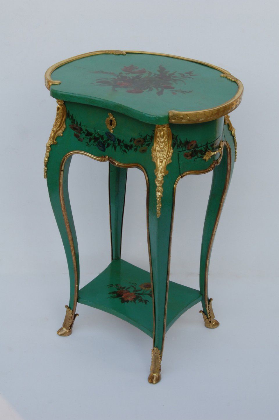 Quadrepied im Kleinen Lesekabinett der Friedrichswohnung im Neuen Palais im Zustand nach der Restaurierung, Gebr. Spindler / S. Chevalier / Stiftung Preußische Schlösser und Gärten Berlin-Brandenburg / Foto: Grit Broschke, 2012