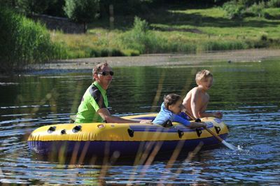 Sabine & Alexander Krug Grundstücksgemeinschaft Krug Ferienhaus Ferienwohnung Freizeitaktivitäten Boot See