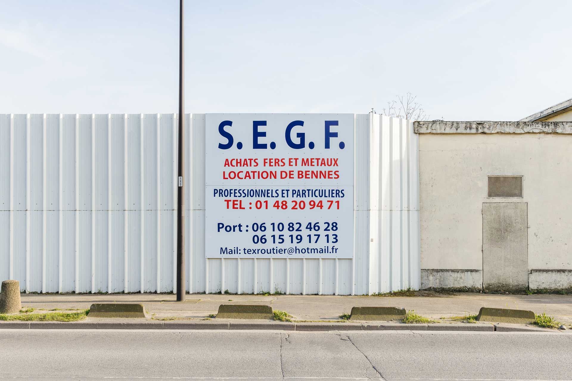 Entrée de l'entreprise S.E.G.F pour la gestion des déchets