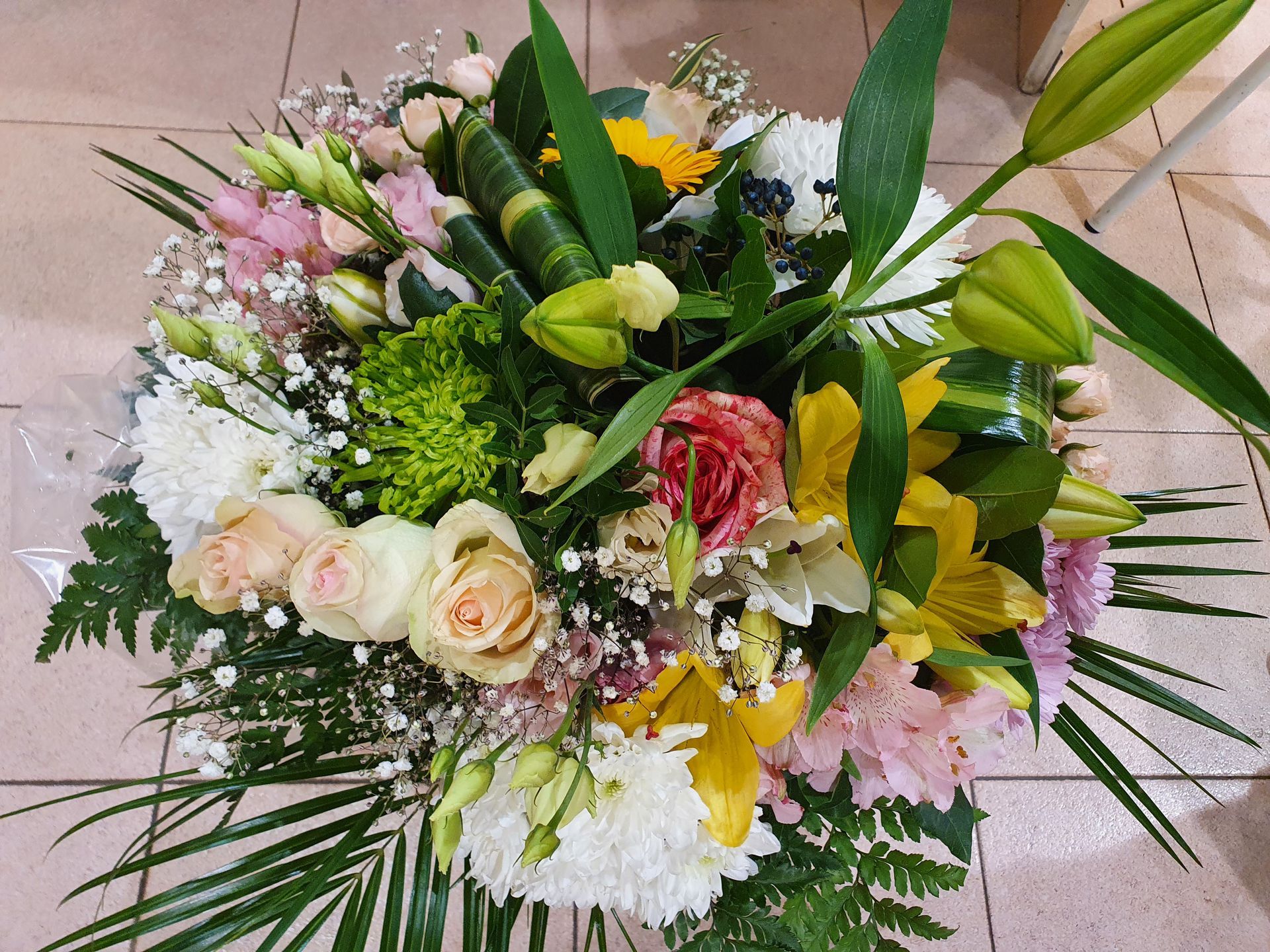 Un bouquet composé de nombreuses couleurs