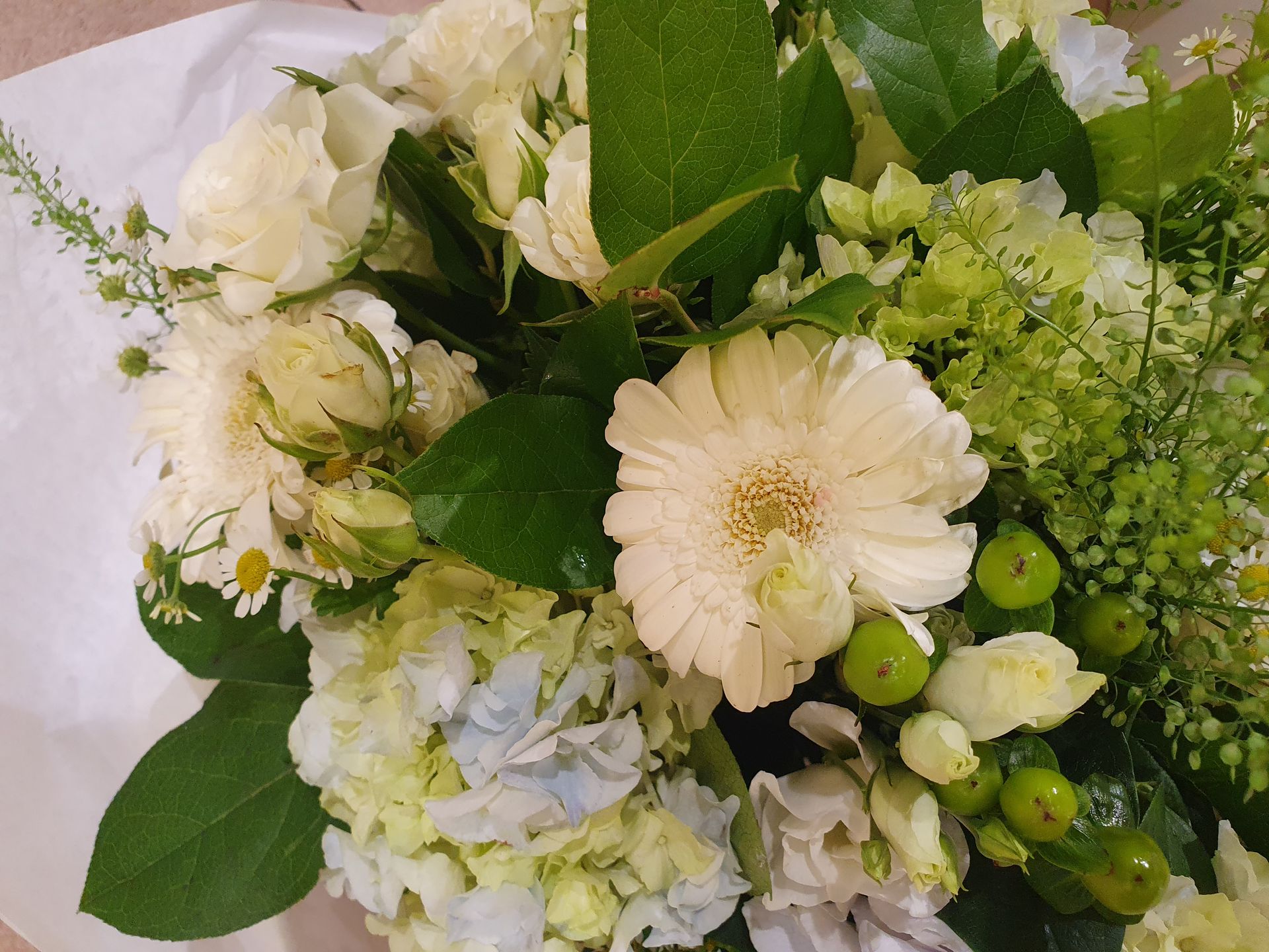 Bouquet de fleurs couleur vert et pastel