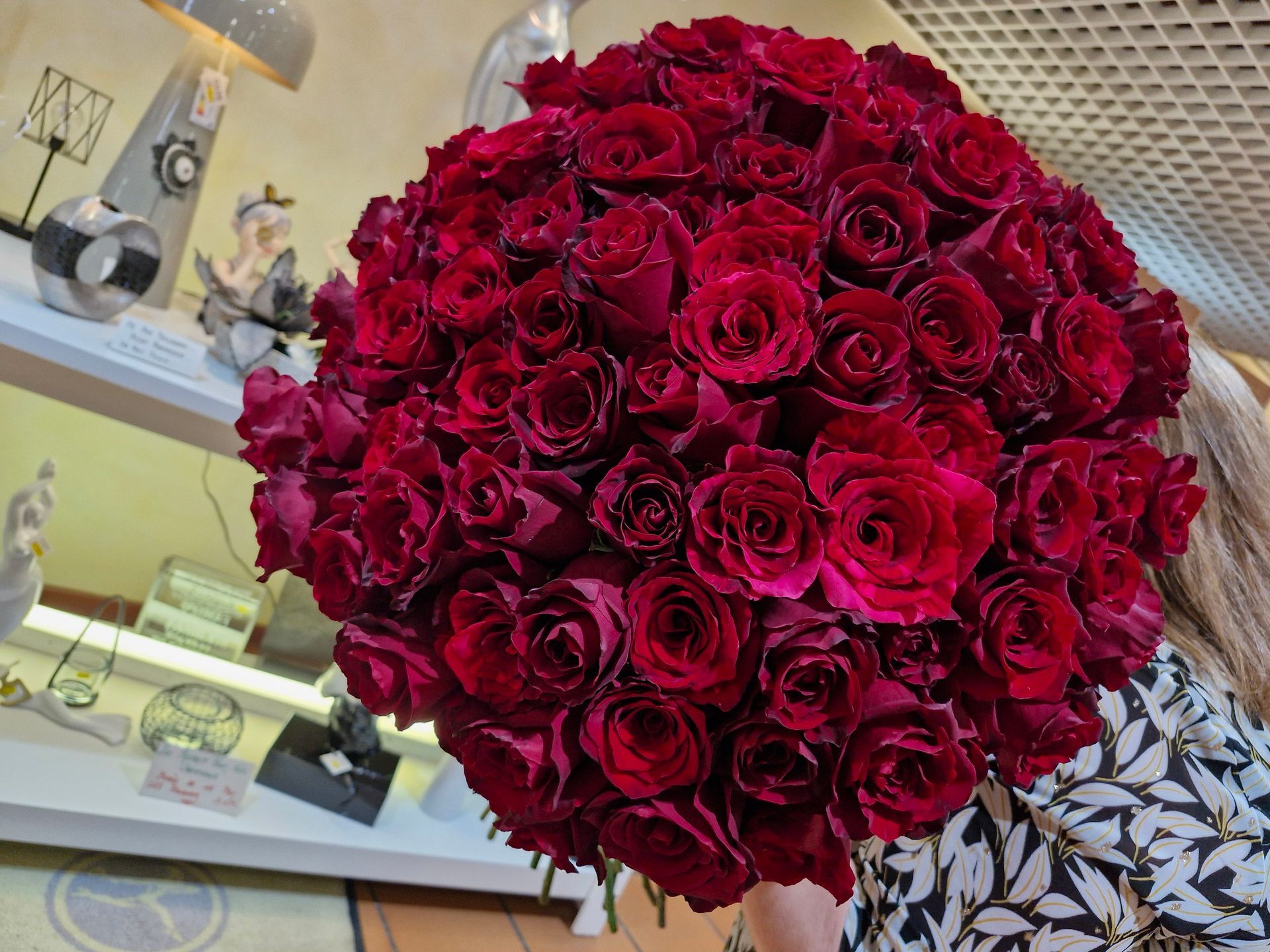 Bouquet de roses rouges en forme de boule