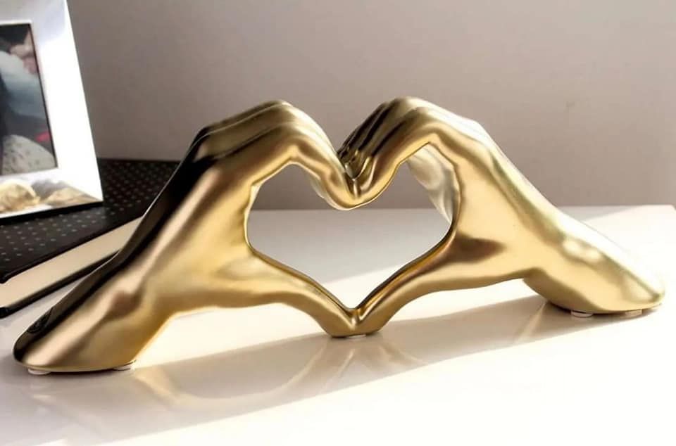 Deux mains en forme de cœur