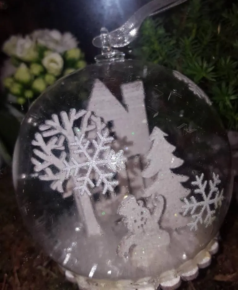 Une boule avec des flocons