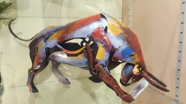 Un taureau de multiples couleurs