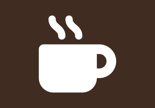 Eine weiße Tasse Kaffee, aus der auf einem braunen Hintergrund Dampf aufsteigt.