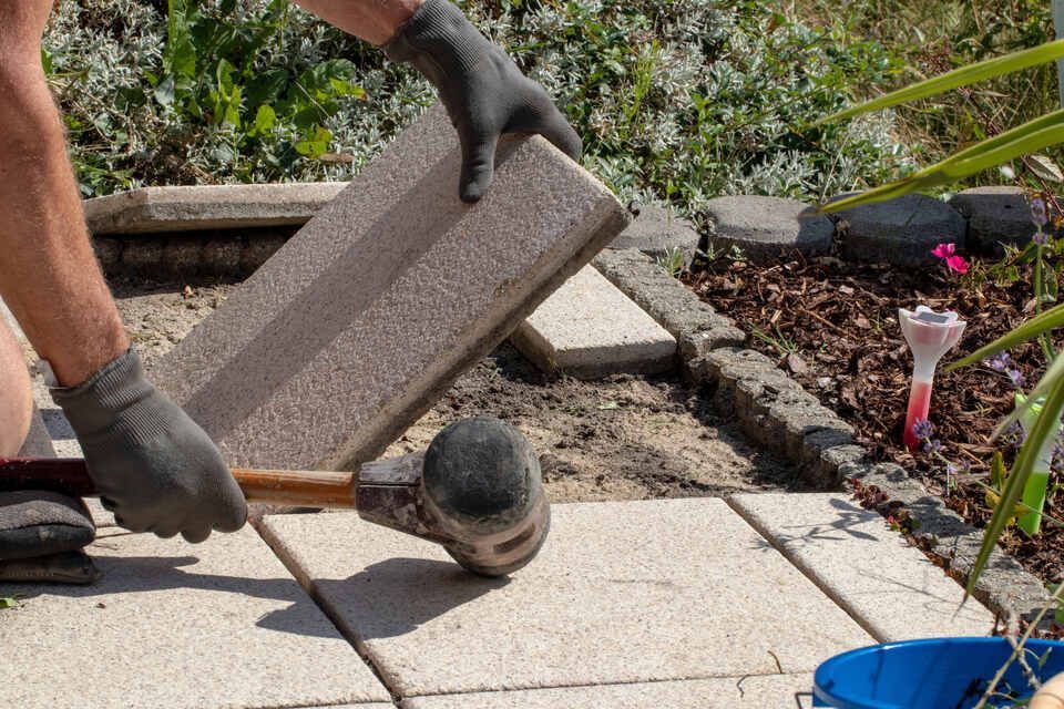 Terrassenplatten verlegen