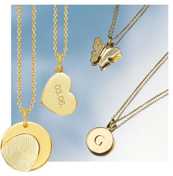 Drei goldene Halsketten mit Anhänger mit Buchstaben oder Fingerabdruck