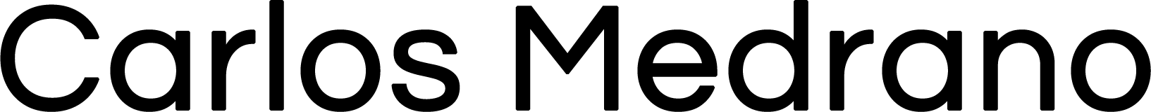 Logotipo de Carlos Medrano en texto negro sobre fondo blanco