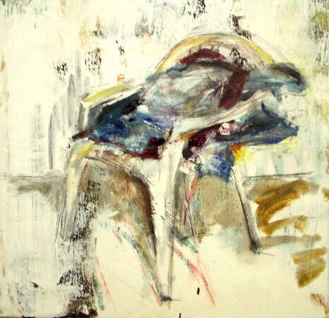 Pintura abstracta de una figura animal reclinada en tonos azules, marrones y rojos sobre un fondo pálido.