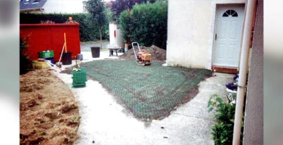 Aire de stationnement engazonnée et stabilisée