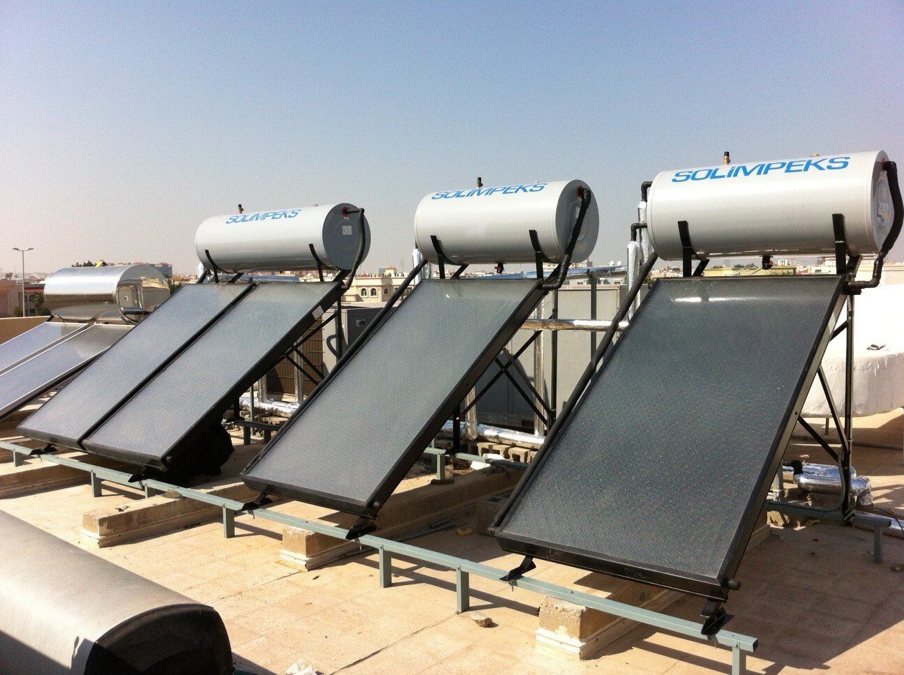 أنظمة تسخين المياه لأنظمة الطاقة الشمسية الجاهزة والمخصصة لتسخين المياه