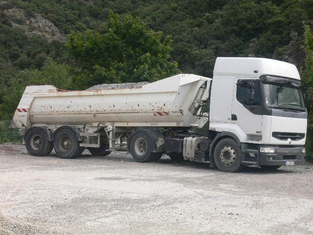 Camion de chantier - Terrassier Maçon Jauffre dans l'Ardèche