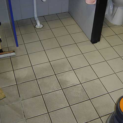 Sol nettoyé d'une cuisine