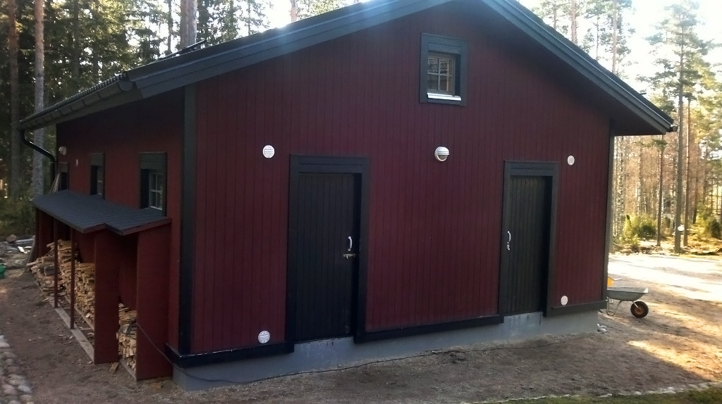 punainen talo, joka on rakennettu puusta