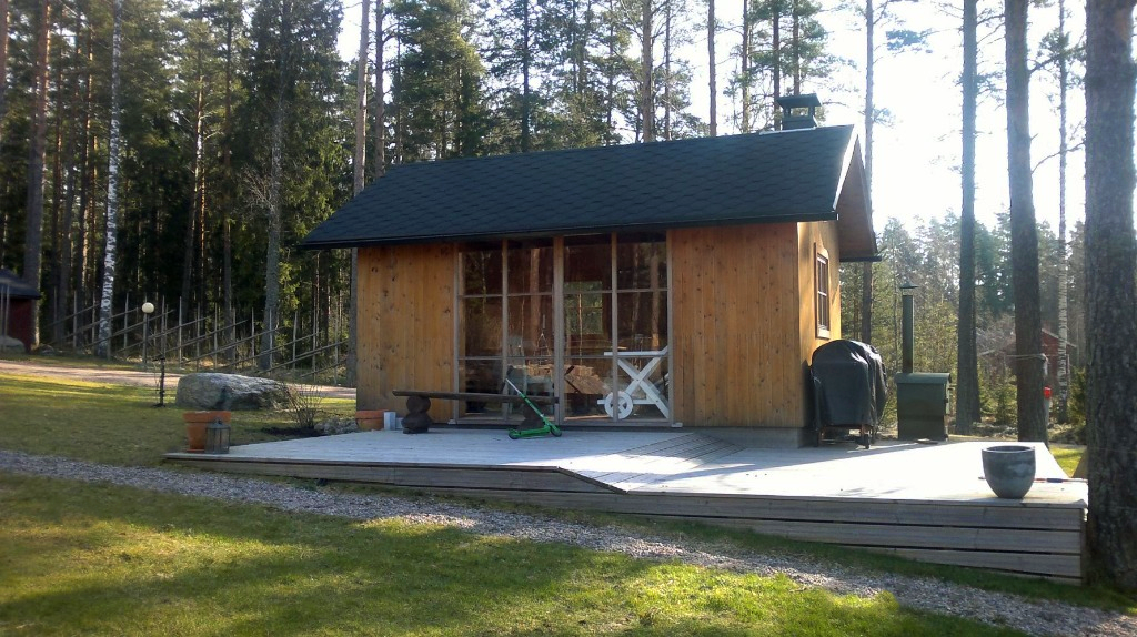 puinen piharakennus