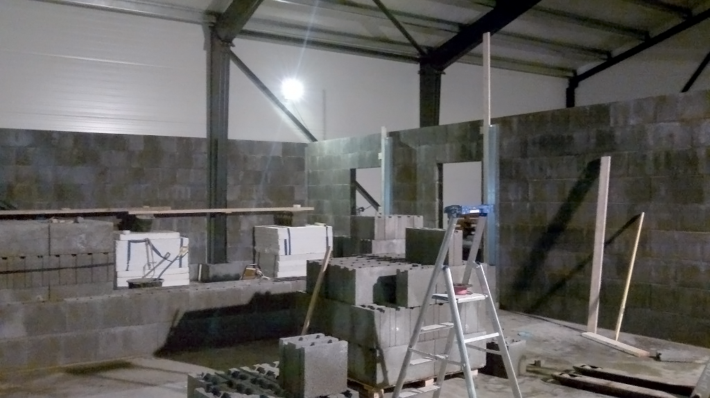 hallin keskeneräinen sisätila