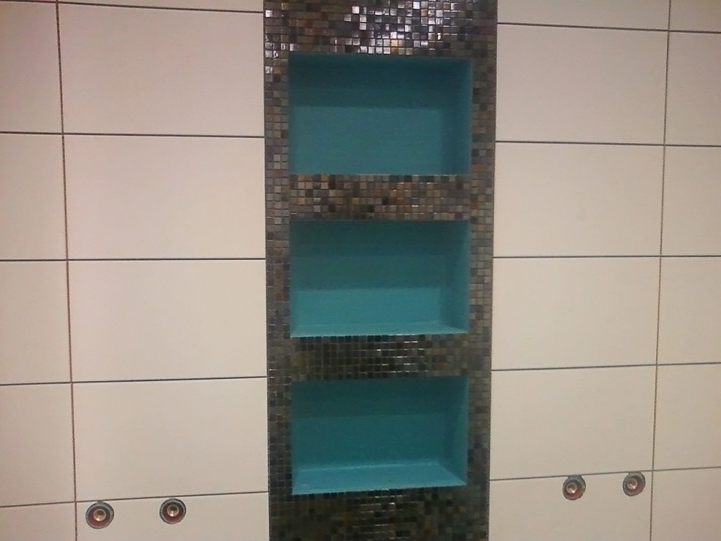 suihkuhuoneen upotushyllyt