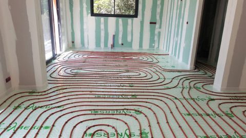 Réseau de tuyaux pour le chauffage par le sol