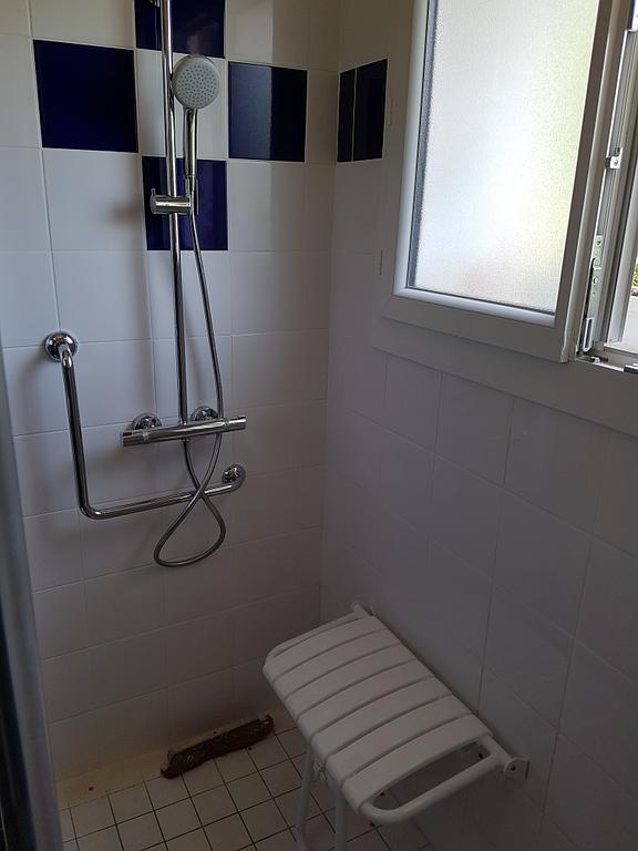 douche avec assise repliable