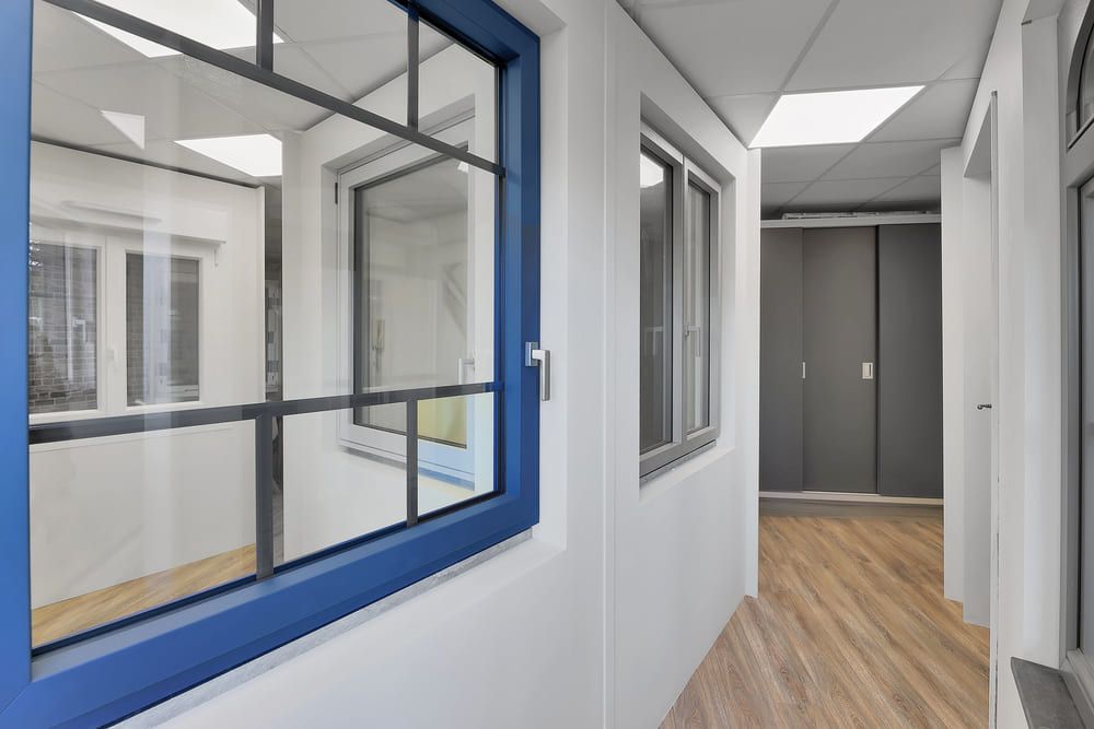 Showroom - vue extérieur de fenêtres