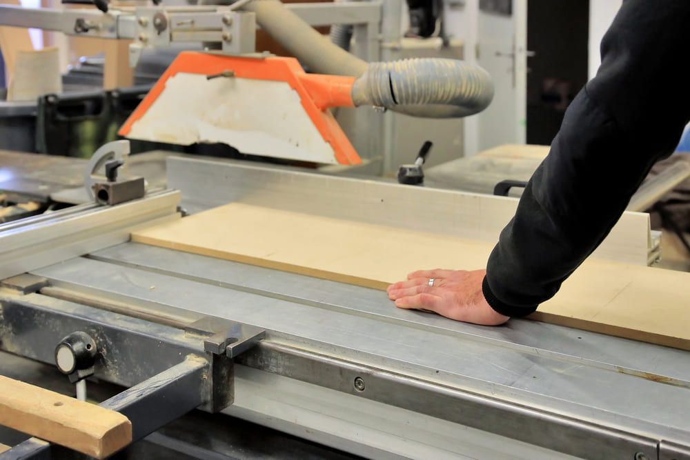 Etape de découpe de bois 1