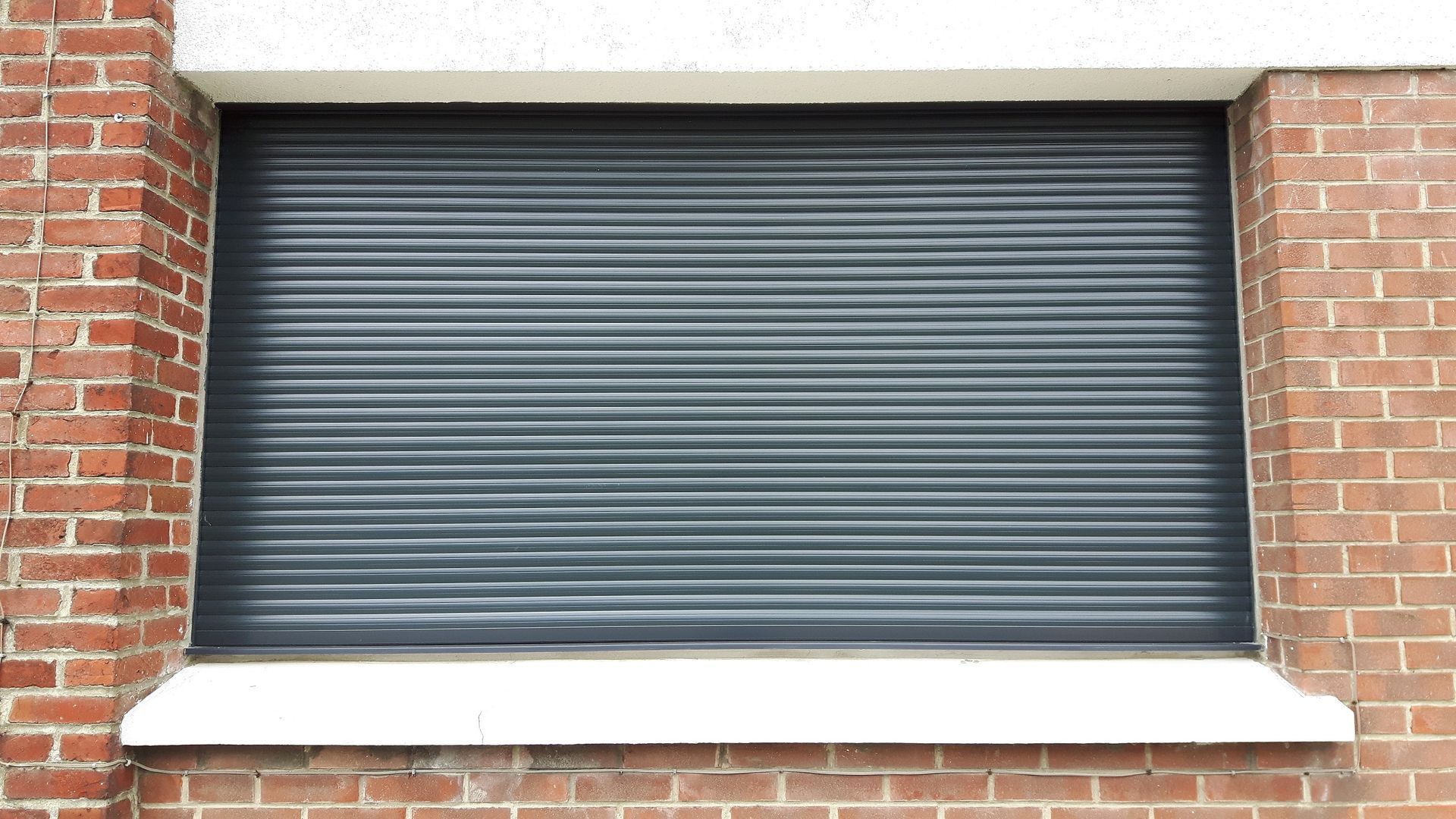 Volet roulant monobloc/incorporé. tablier aluminium gris anthracite.