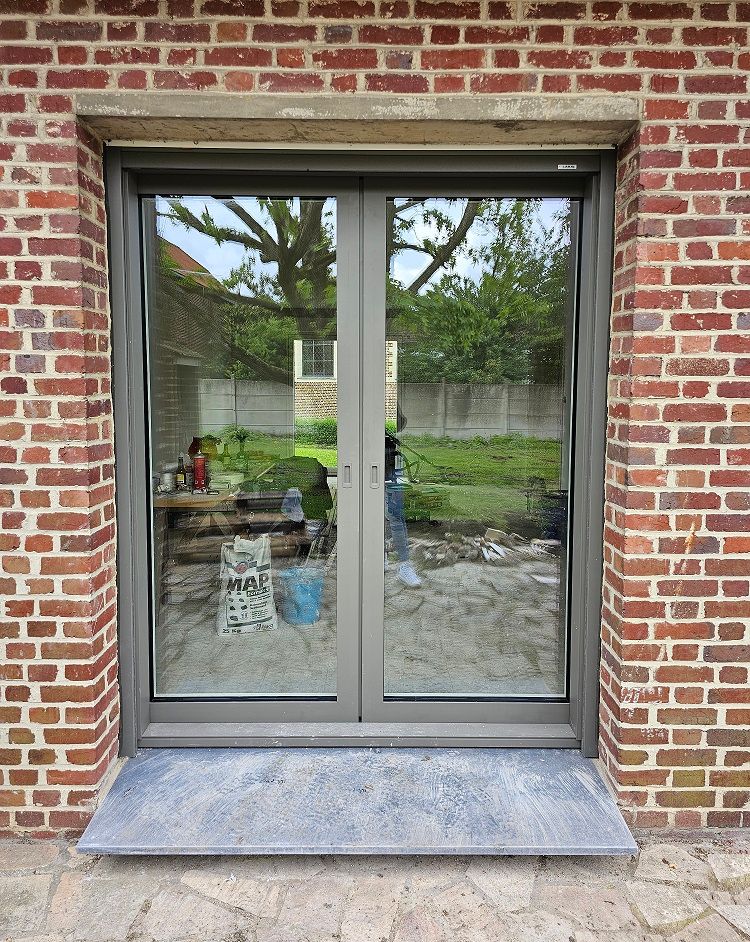 Coulissant aluminium 4 vantaux dont 2 fixes latéraux noyé dans le placo