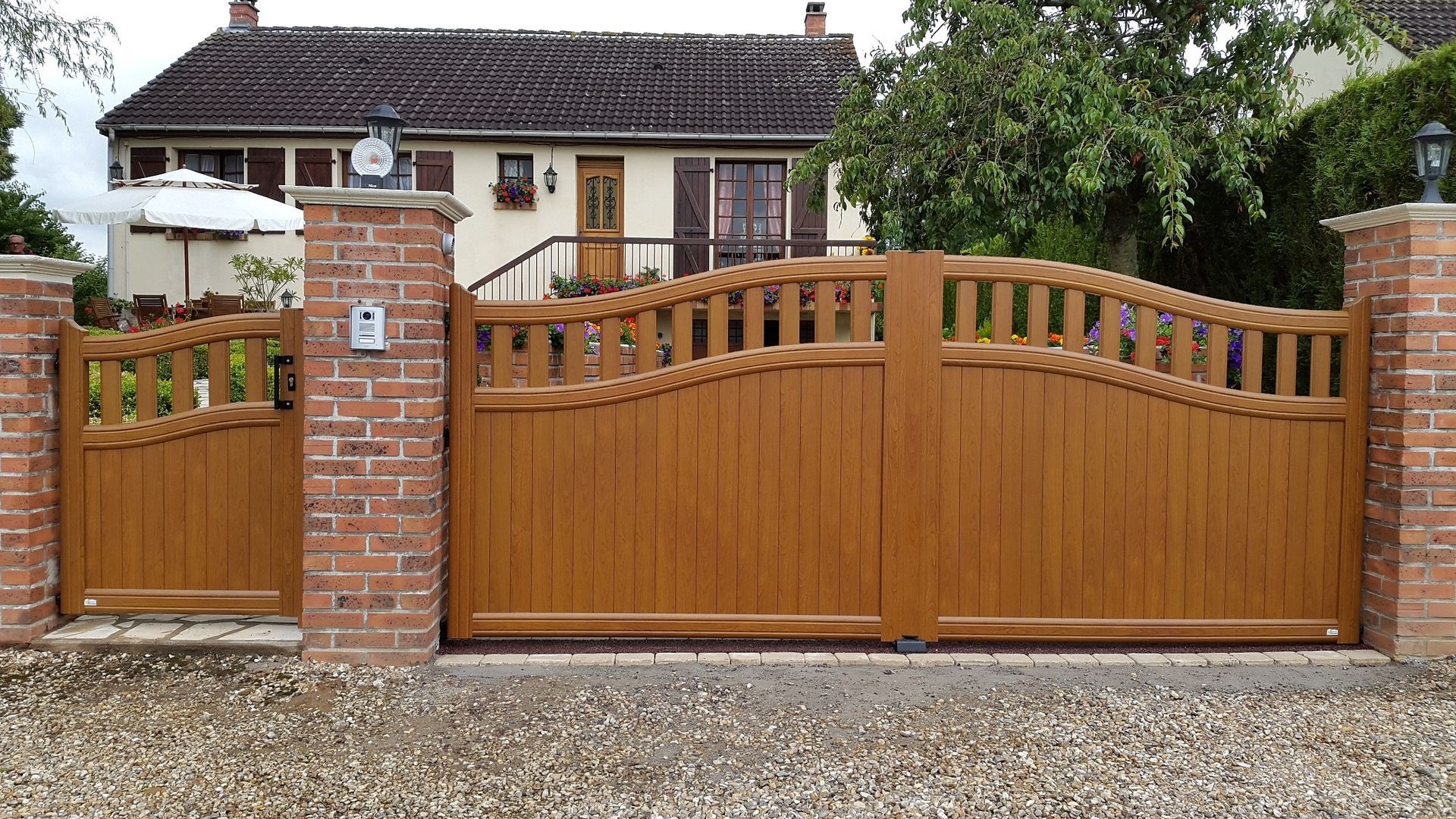 Portail en alu imitation bois