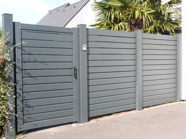 Portail et portillon en alu gris clair