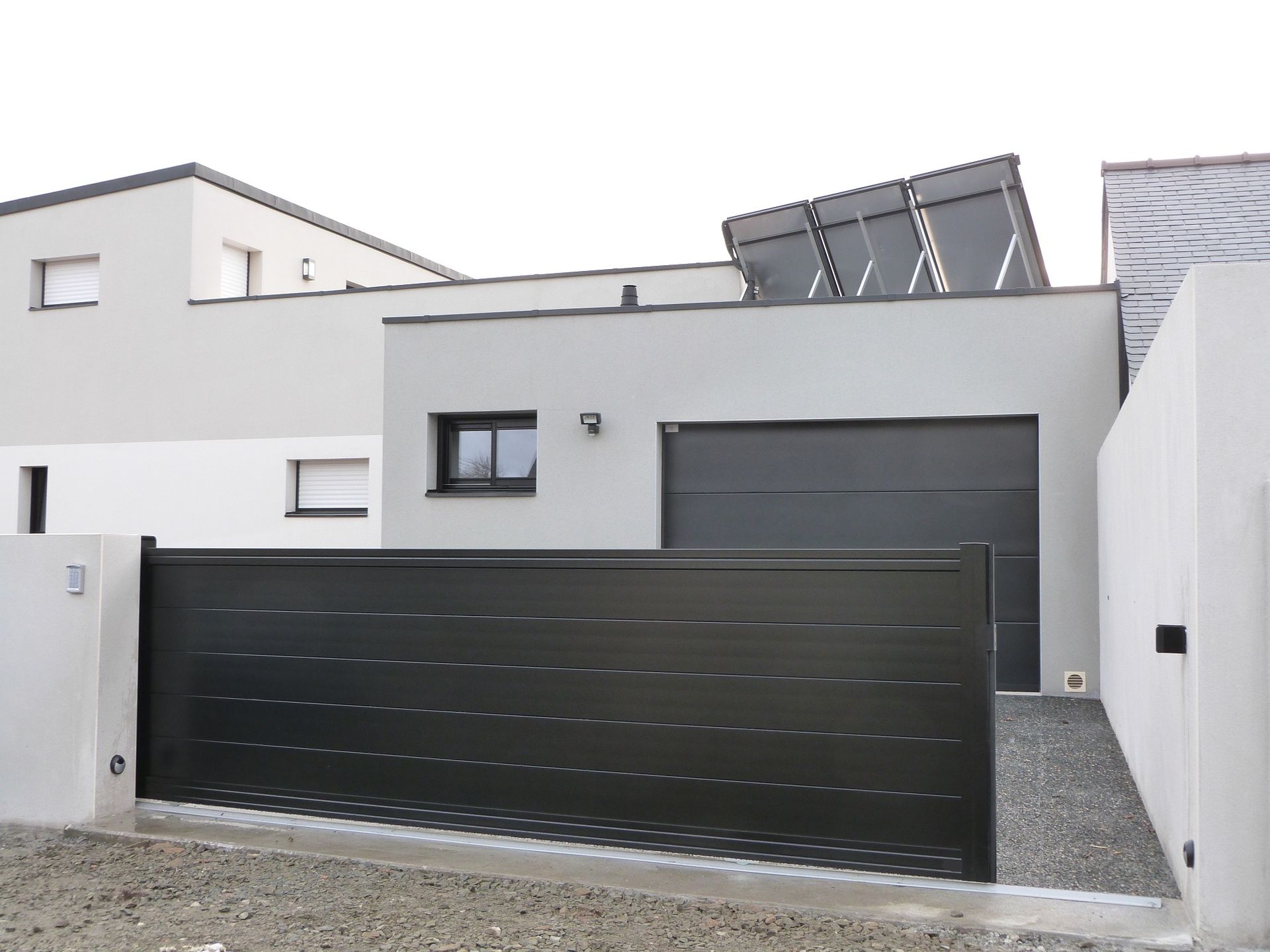 Portail coulissant moderne