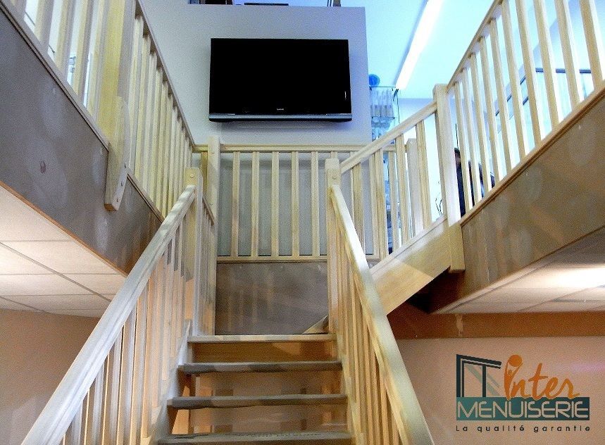 Escalier en bois vu de face
