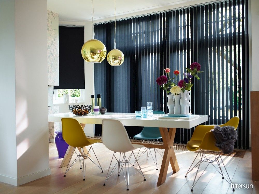 Store intérieur à bandes verticales