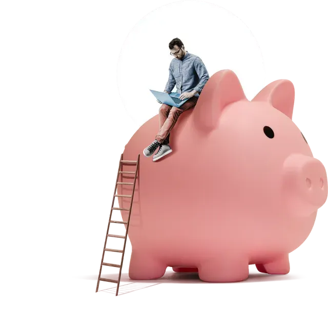 Homme assis sur un cochon tirelire