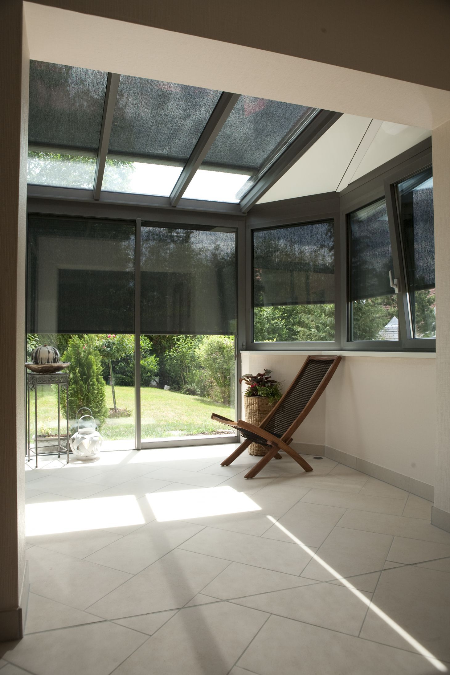 Store d'isolation par l'extérieur. Store véranda. Store fenêtre.