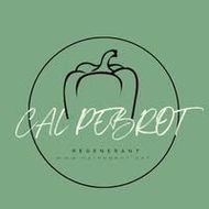 Logotip de "Cal Pebrot" amb un contorn de pebrot dins d'un cercle. Fons verd.